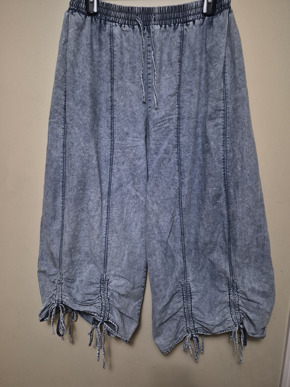 Women's Blue Drawstring Linen-Blend Shorts